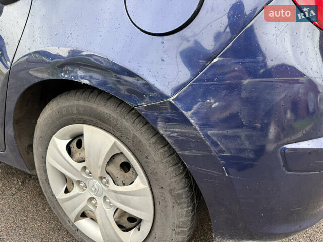 Синий Хендай i30, объемом двигателя 1.4 л и пробегом 251 тыс. км за 4100 $, фото 6 на Automoto.ua