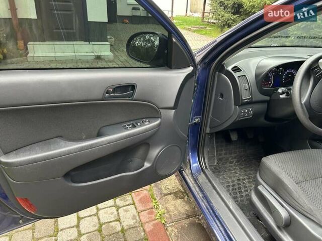 Синий Хендай i30, объемом двигателя 1.4 л и пробегом 155 тыс. км за 6700 $, фото 18 на Automoto.ua