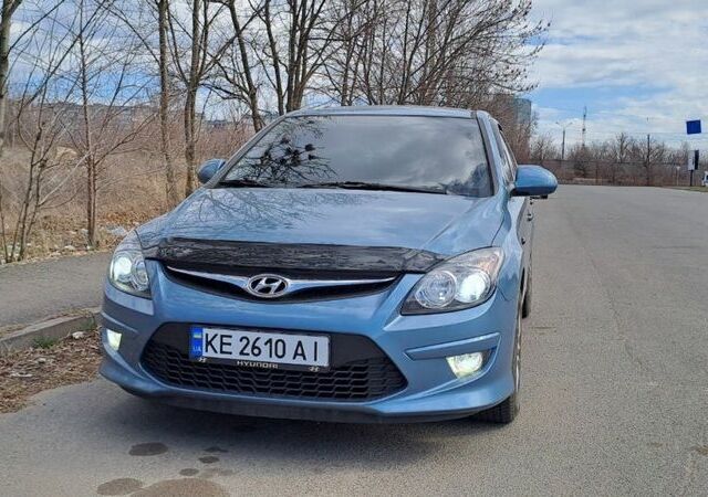 Синий Хендай i30, объемом двигателя 1.6 л и пробегом 133 тыс. км за 7300 $, фото 3 на Automoto.ua
