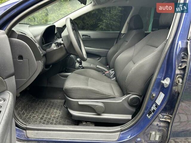 Синий Хендай i30, объемом двигателя 1.4 л и пробегом 155 тыс. км за 6700 $, фото 22 на Automoto.ua