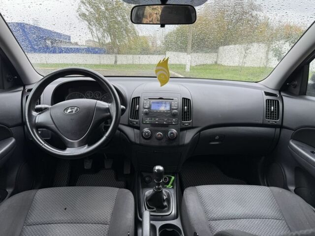 Синий Хендай i30, объемом двигателя 1.4 л и пробегом 251 тыс. км за 4100 $, фото 6 на Automoto.ua