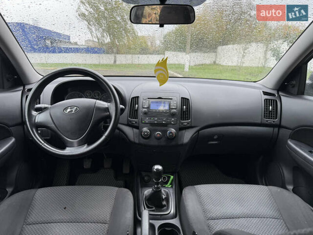 Синий Хендай i30, объемом двигателя 1.4 л и пробегом 251 тыс. км за 4100 $, фото 13 на Automoto.ua