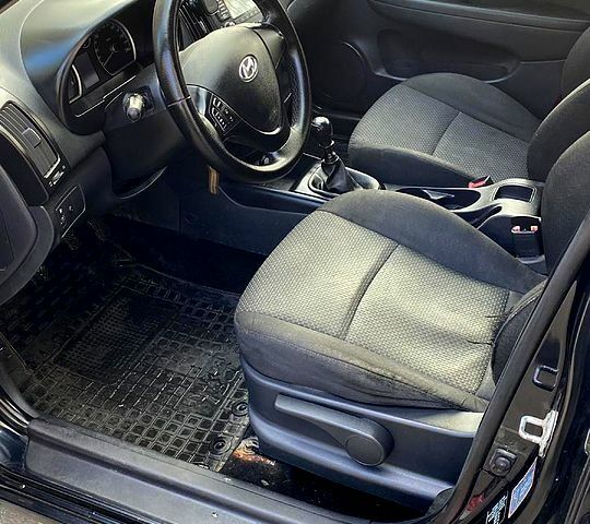 Синій Хендай i30, об'ємом двигуна 16 л та пробігом 285 тис. км за 5500 $, фото 8 на Automoto.ua