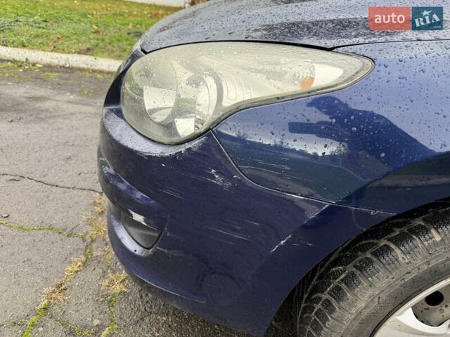 Синий Хендай i30, объемом двигателя 1.4 л и пробегом 251 тыс. км за 4100 $, фото 7 на Automoto.ua