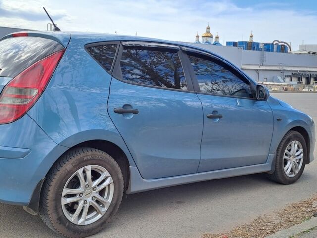 Синий Хендай i30, объемом двигателя 1.6 л и пробегом 134 тыс. км за 7200 $, фото 2 на Automoto.ua
