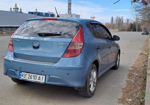 Синий Хендай i30, объемом двигателя 1.6 л и пробегом 133 тыс. км за 7300 $, фото 4 на Automoto.ua