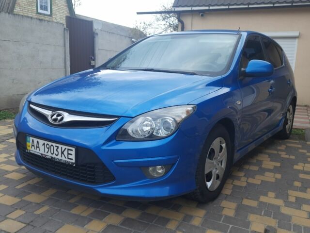 Синій Хендай i30, об'ємом двигуна 1.6 л та пробігом 220 тис. км за 7200 $, фото 4 на Automoto.ua