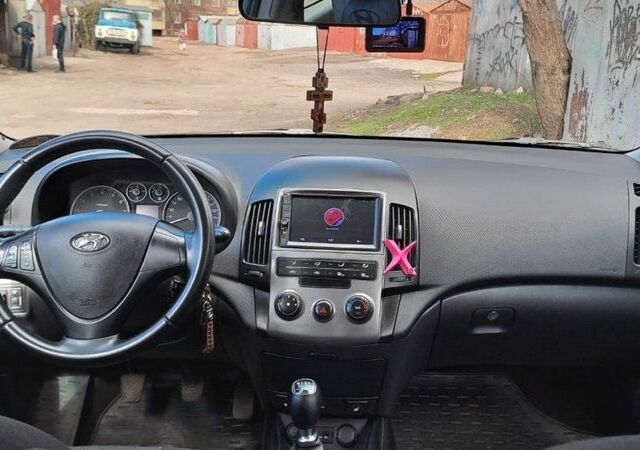 Синий Хендай i30, объемом двигателя 1.6 л и пробегом 133 тыс. км за 7300 $, фото 15 на Automoto.ua