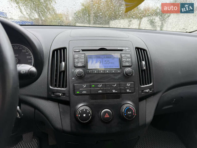 Синий Хендай i30, объемом двигателя 1.4 л и пробегом 251 тыс. км за 4100 $, фото 11 на Automoto.ua