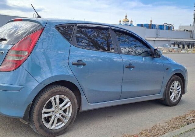 Синий Хендай i30, объемом двигателя 1.6 л и пробегом 133 тыс. км за 7300 $, фото 10 на Automoto.ua