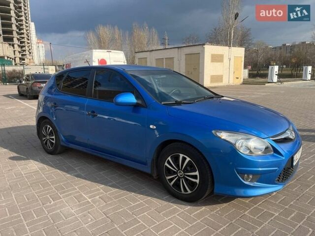 Синий Хендай i30, объемом двигателя 1.6 л и пробегом 156 тыс. км за 7500 $, фото 10 на Automoto.ua