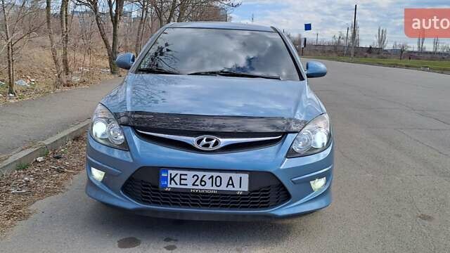 Синий Хендай i30, объемом двигателя 1.59 л и пробегом 139 тыс. км за 7200 $, фото 3 на Automoto.ua
