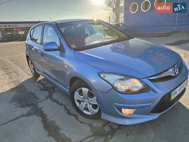 Синий Хендай i30, объемом двигателя 1.58 л и пробегом 286 тыс. км за 5500 $, фото 7 на Automoto.ua