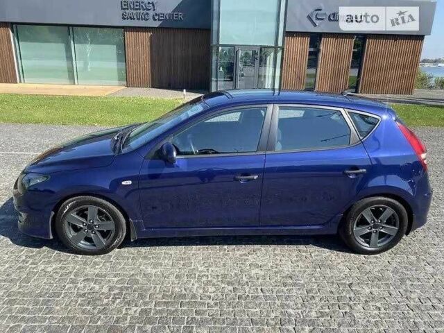 Синий Хендай i30, объемом двигателя 1.6 л и пробегом 248 тыс. км за 7500 $, фото 2 на Automoto.ua
