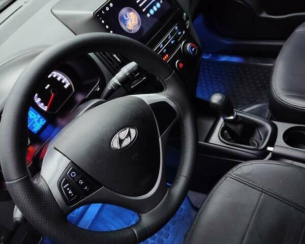Синий Хендай i30, объемом двигателя 1.4 л и пробегом 145 тыс. км за 6300 $, фото 19 на Automoto.ua