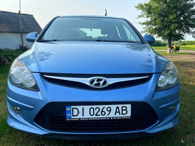 Синий Хендай i30, объемом двигателя 1.6 л и пробегом 157 тыс. км за 7500 $, фото 3 на Automoto.ua