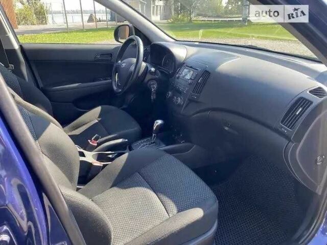 Синий Хендай i30, объемом двигателя 1.6 л и пробегом 248 тыс. км за 7500 $, фото 6 на Automoto.ua