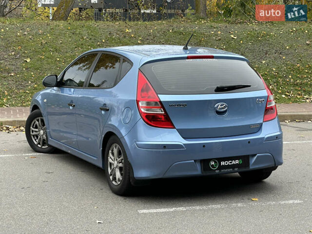 Хендай i30 2011 в Киеве на Automoto.ua Синий Хендай i30, объемом двигателя 1.58 л и пробегом 160 тыс. км за 8700 $, фото 15 на Automoto.ua