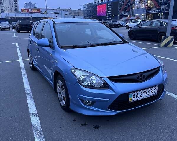 Синий Хендай i30, объемом двигателя 1.59 л и пробегом 174 тыс. км за 8500 $, фото 1 на Automoto.ua