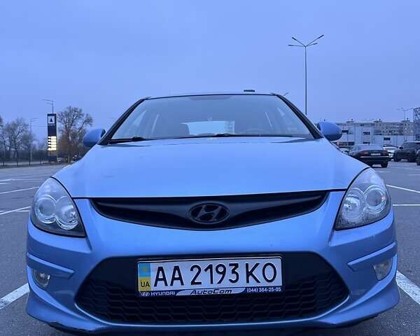 Синий Хендай i30, объемом двигателя 1.59 л и пробегом 174 тыс. км за 8500 $, фото 2 на Automoto.ua