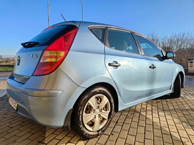 Синий Хендай i30, объемом двигателя 1.6 л и пробегом 286 тыс. км за 5500 $, фото 4 на Automoto.ua