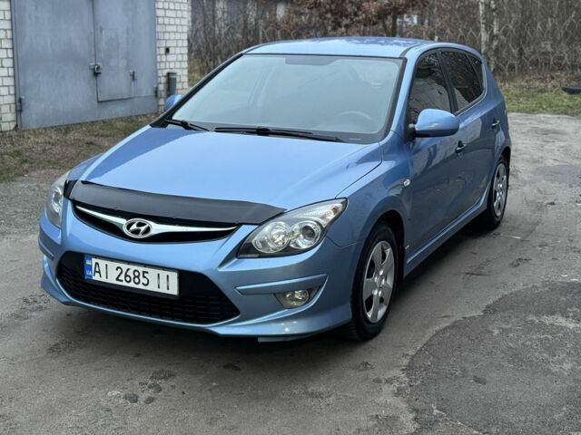 Синий Хендай i30, объемом двигателя 1.6 л и пробегом 185 тыс. км за 6750 $, фото 2 на Automoto.ua