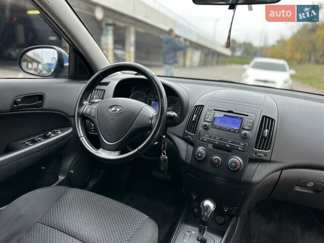 Хендай i30 2011 в Киеве на Automoto.ua Синий Хендай i30, объемом двигателя 1.58 л и пробегом 160 тыс. км за 8700 $, фото 46 на Automoto.ua