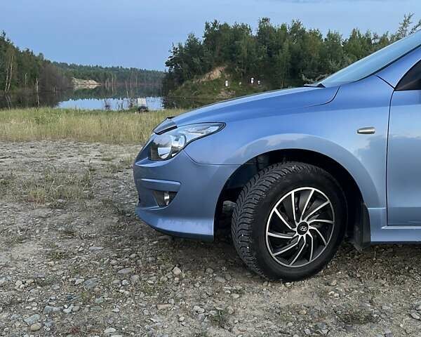 Синий Хендай i30, объемом двигателя 1.4 л и пробегом 232 тыс. км за 5200 $, фото 1 на Automoto.ua