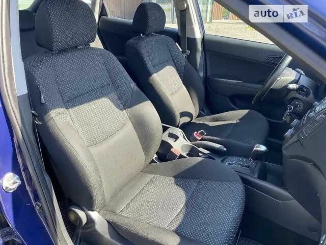 Синий Хендай i30, объемом двигателя 1.6 л и пробегом 248 тыс. км за 7500 $, фото 13 на Automoto.ua