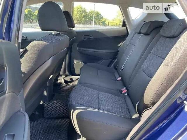 Синий Хендай i30, объемом двигателя 1.6 л и пробегом 248 тыс. км за 7500 $, фото 11 на Automoto.ua
