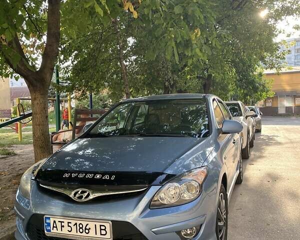 Синий Хендай i30, объемом двигателя 1.4 л и пробегом 232 тыс. км за 5200 $, фото 4 на Automoto.ua