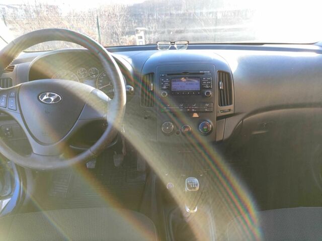 Синий Хендай i30, объемом двигателя 1.6 л и пробегом 286 тыс. км за 5500 $, фото 14 на Automoto.ua