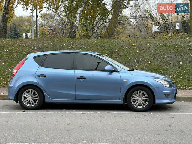 Хендай i30 2011 в Киеве на Automoto.ua Синий Хендай i30, объемом двигателя 1.58 л и пробегом 160 тыс. км за 8700 $, фото 23 на Automoto.ua