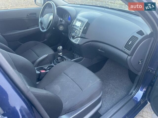 Синий Хендай i30, объемом двигателя 1.4 л и пробегом 225 тыс. км за 7000 $, фото 15 на Automoto.ua