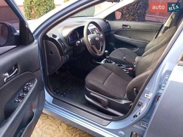 Синій Хендай i30, об'ємом двигуна 1.59 л та пробігом 198 тис. км за 6400 $, фото 7 на Automoto.ua