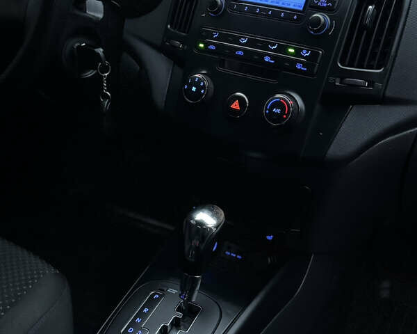 Синій Хендай i30, об'ємом двигуна 1.6 л та пробігом 178 тис. км за 6300 $, фото 11 на Automoto.ua