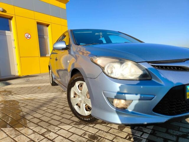 Синий Хендай i30, объемом двигателя 1.6 л и пробегом 286 тыс. км за 5500 $, фото 10 на Automoto.ua