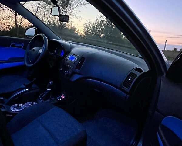 Синий Хендай i30, объемом двигателя 1.4 л и пробегом 232 тыс. км за 5200 $, фото 5 на Automoto.ua