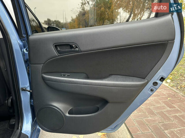 Хендай i30 2011 в Киеве на Automoto.ua Синий Хендай i30, объемом двигателя 1.58 л и пробегом 160 тыс. км за 8700 $, фото 39 на Automoto.ua