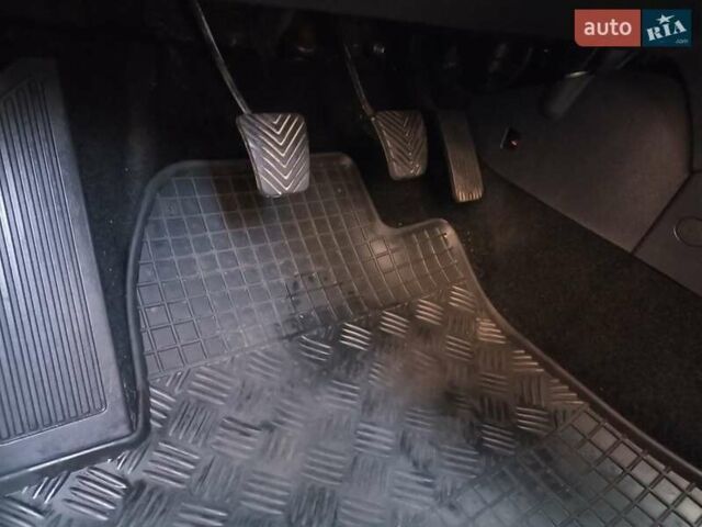 Синій Хендай i30, об'ємом двигуна 1.59 л та пробігом 198 тис. км за 6400 $, фото 12 на Automoto.ua