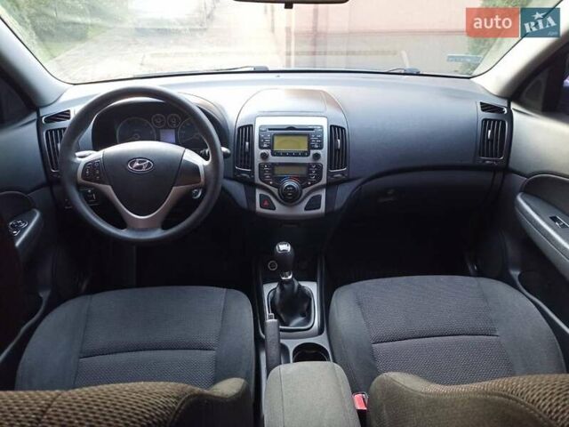 Синій Хендай i30, об'ємом двигуна 1.59 л та пробігом 198 тис. км за 6400 $, фото 6 на Automoto.ua