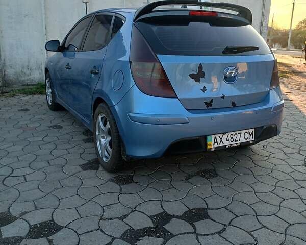 Синий Хендай i30, объемом двигателя 1.4 л и пробегом 145 тыс. км за 6300 $, фото 4 на Automoto.ua
