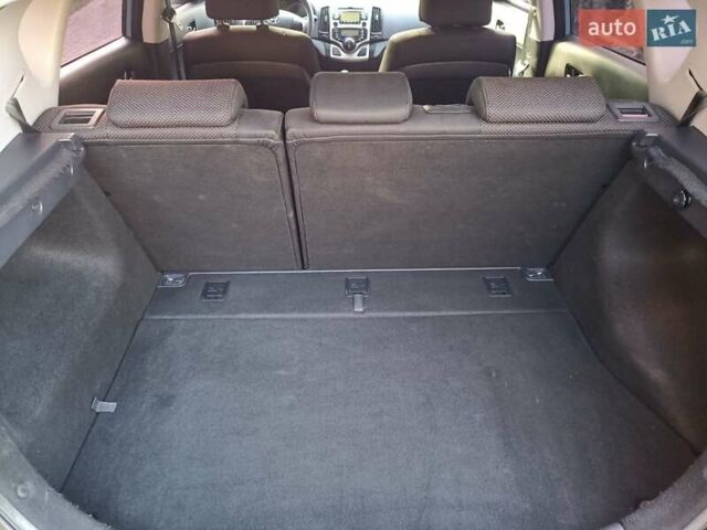 Синій Хендай i30, об'ємом двигуна 1.59 л та пробігом 198 тис. км за 6400 $, фото 8 на Automoto.ua