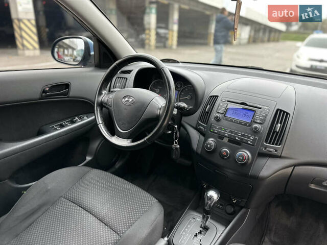 Хендай i30 2011 в Киеве на Automoto.ua Синий Хендай i30, объемом двигателя 1.58 л и пробегом 160 тыс. км за 8700 $, фото 45 на Automoto.ua