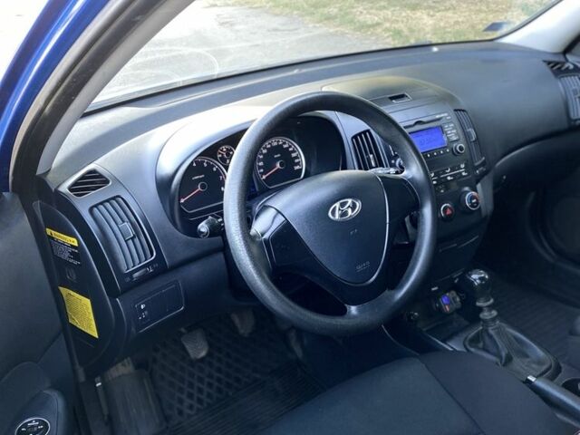 Синій Хендай i30, об'ємом двигуна 1.4 л та пробігом 200 тис. км за 2600 $, фото 5 на Automoto.ua