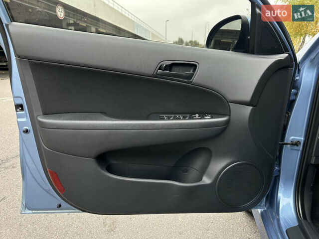 Хендай i30 2011 в Киеве на Automoto.ua Синий Хендай i30, объемом двигателя 1.58 л и пробегом 160 тыс. км за 8700 $, фото 26 на Automoto.ua