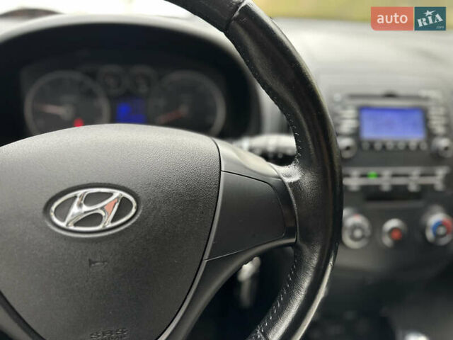 Хендай i30 2011 в Киеве на Automoto.ua Синий Хендай i30, объемом двигателя 1.58 л и пробегом 160 тыс. км за 8700 $, фото 32 на Automoto.ua
