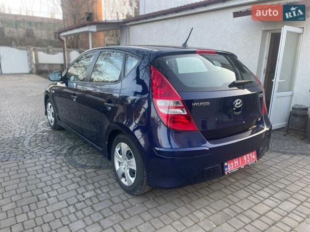 Синий Хендай i30, объемом двигателя 1.4 л и пробегом 225 тыс. км за 7000 $, фото 3 на Automoto.ua