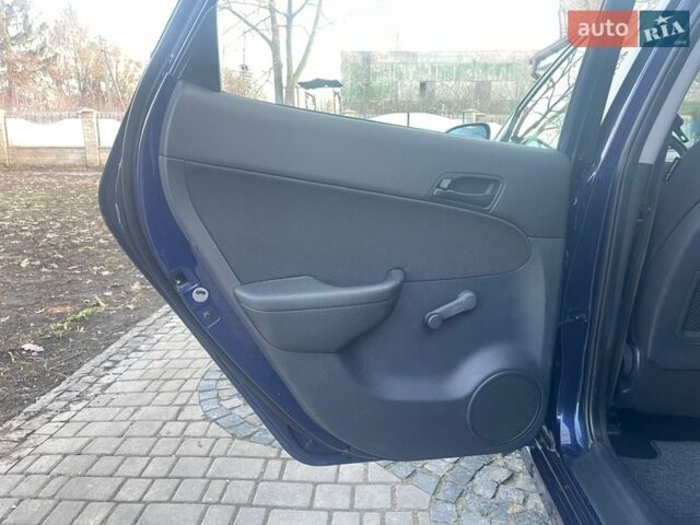 Синий Хендай i30, объемом двигателя 1.4 л и пробегом 225 тыс. км за 7000 $, фото 14 на Automoto.ua