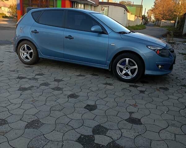 Синий Хендай i30, объемом двигателя 1.4 л и пробегом 145 тыс. км за 6300 $, фото 5 на Automoto.ua